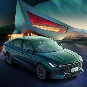 فونیکس آریزو 8: اوج نوآوری در سدان‌های لوکس